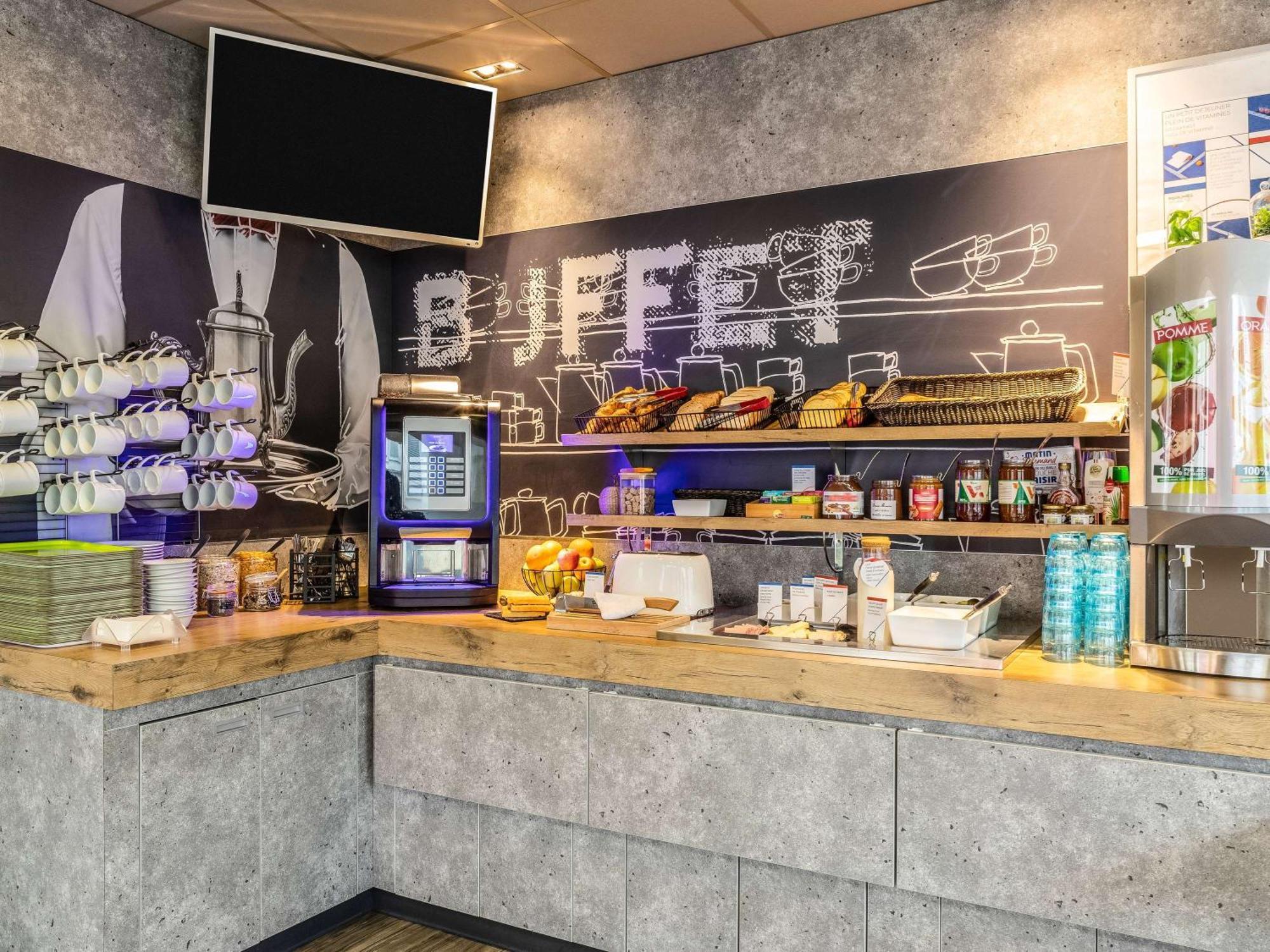 Ibis Budget Compiegne Centre-Ville Luaran gambar